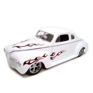 1941 PLYMOUTH CUSTOM WHITE 118 SCALE DIECAST MODEL