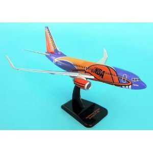    Hogan Southwest 737 NBA Slam Dunk Model Airplane Toys & Games