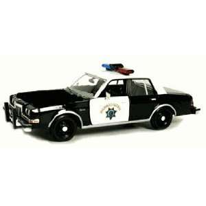    Motormax 1/24 CHP 1986 Dodge Diplomat Police Car: Toys & Games