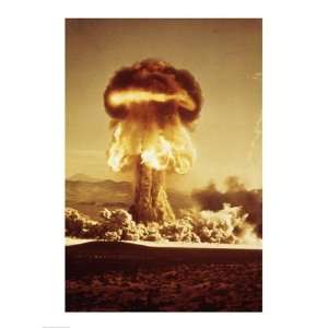 com Nuclear Bomb explosion Test, April 22, 1952, Yucca Plats, Nevada 