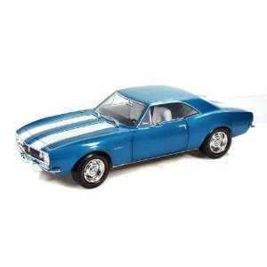  1967 Chevy Camaro Z28 1/18 Blue w/White Stripes: Toys 
