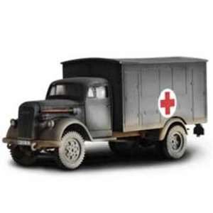   Ambulance (France 1940) Assembled Diecast Military Model: Toys & Games