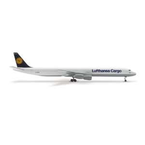  Herpa Wings Lufthansa Cargo DC 8 73F Model Airplane 