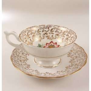 English Bone China Gold Floral Tea Cup & Saucer: Kitchen 