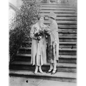  1926 photo Helen Keller reading Mrs. Calvin Coolidges lips 