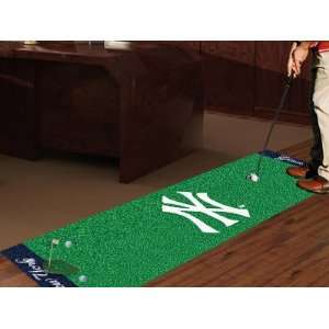 MLB   New York Yankees Golf Putting Green Mat  Sports 